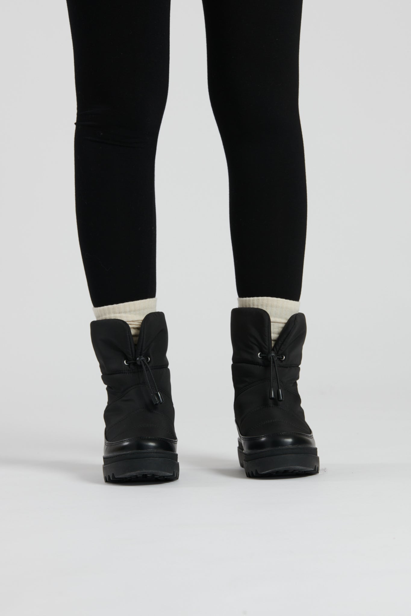 Summit padded snow boots in black – South Beach